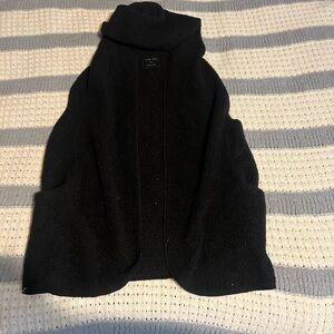 Black Sleeveless Vest